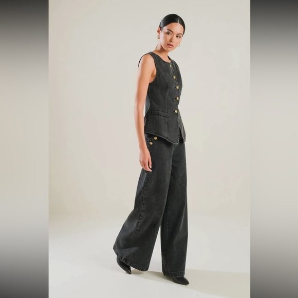 ✨NEW✨Washed black gold button detail denim vest, sizes Small-Large - Picture 6 of 6